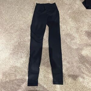 Black ankle-length lululemon leggings